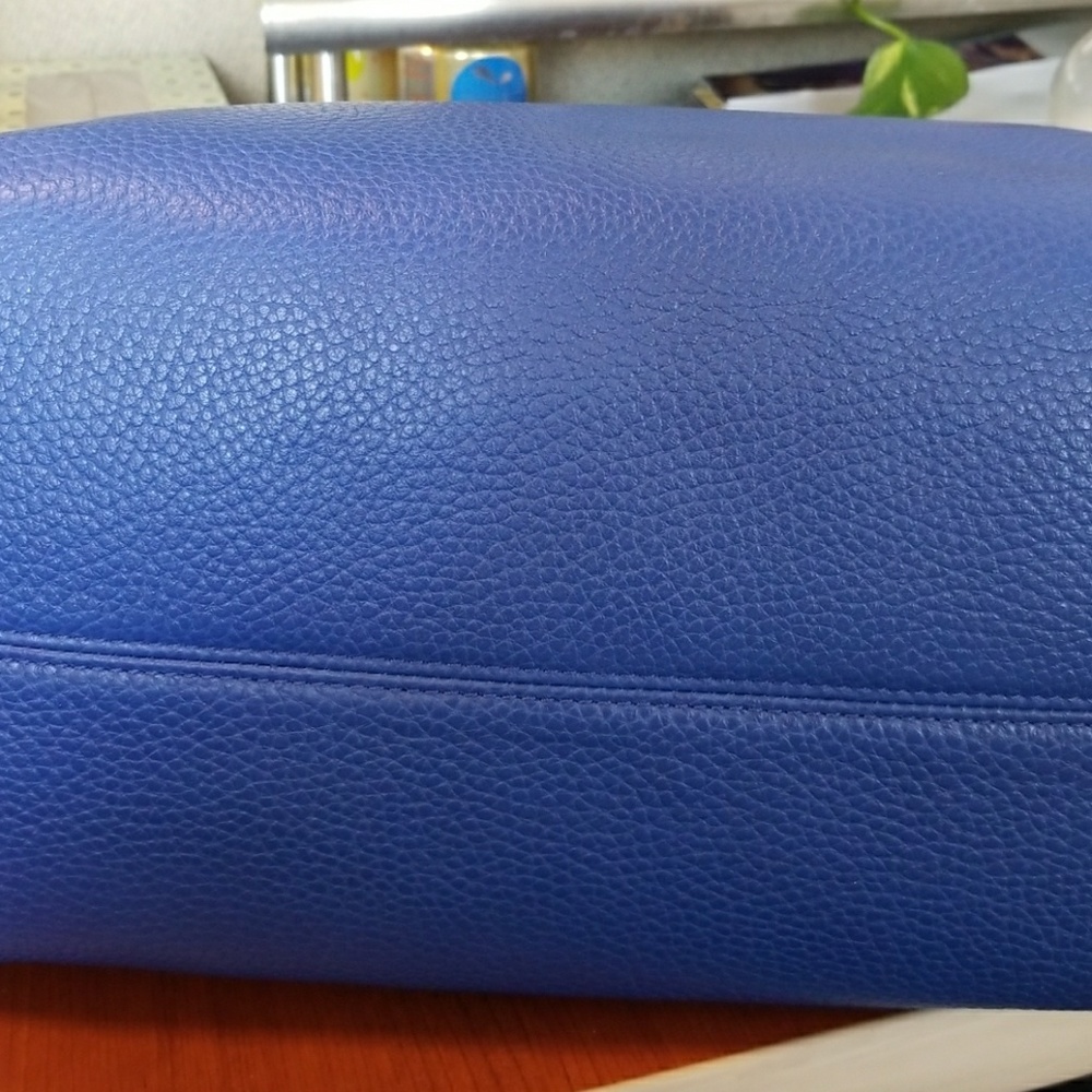 Burberry Cale Hobo Grainy Leather Medium (NWT) - Picture 6 of 6